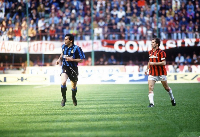  米兰德比争议判罚，VAR介入取消莱奥绝杀球  