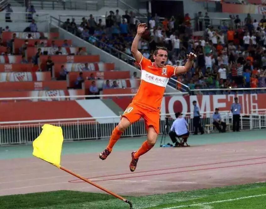  波鸿主场球迷山呼海啸，助威声浪助推球队逆转取胜