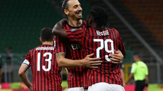  AC米兰德比战逆转取胜，伊布替补建功显神威